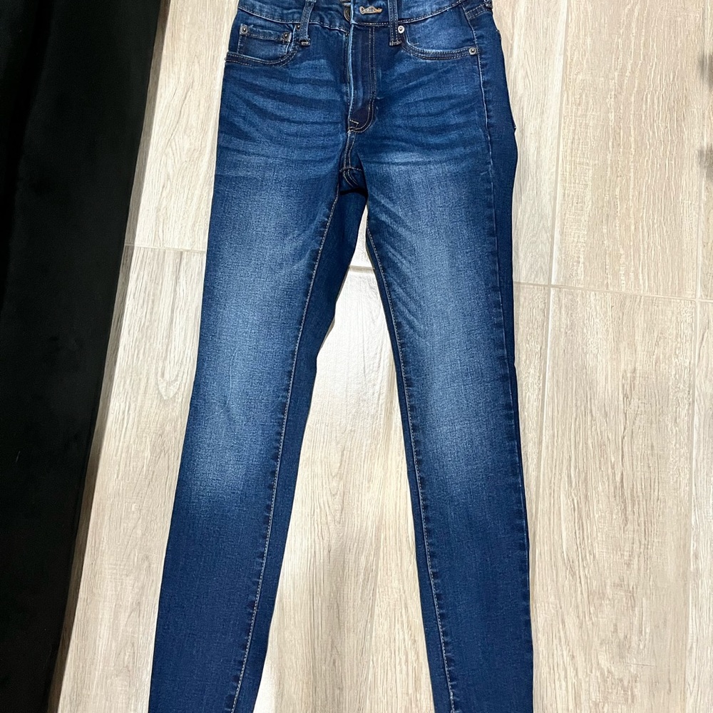 Clothing - Picture 12 of 16